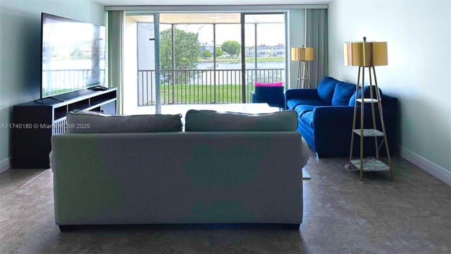 3 of 31 - 1750 Ne 191st St 129-4, Miami, FL