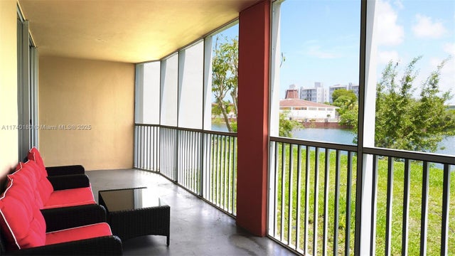 4 of 31 - 1750 Ne 191st St 129-4, Miami, FL