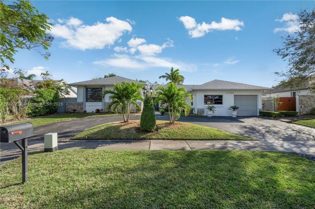 2 of 33 - 11724 Sw 95th St, Miami, FL