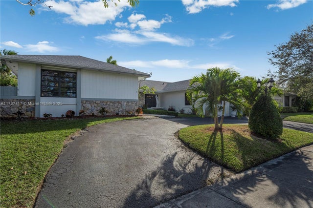 3 of 33 - 11724 Sw 95th St, Miami, FL