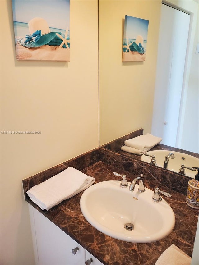 5 of 8 - 17555 Collins Ave Bc2, Sunny Isles Beach, FL