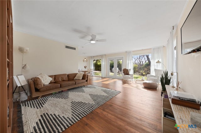 419 King Circle, Temple