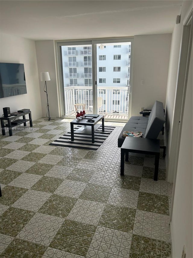 1 of 6 - 401 Ocean Dr 810, Miami Beach, FL