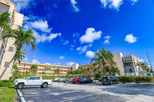 3 of 30 - 2145 Pierce St 102, Hollywood, FL