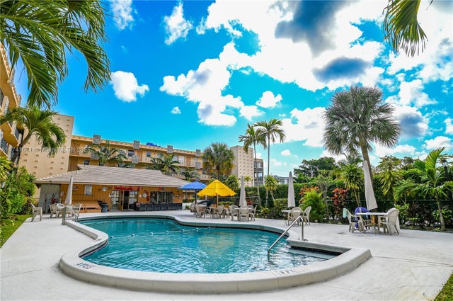 5 of 30 - 2145 Pierce St 102, Hollywood, FL
