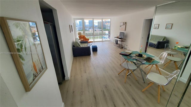 4 of 27 - 231 174th St 1407, Sunny Isles Beach, FL