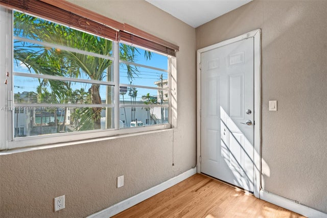 4 of 24 - 8345 Byron Ave 6, Miami Beach, FL