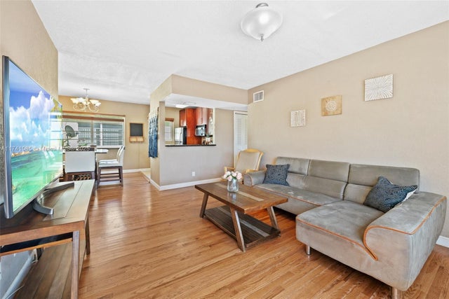5 of 24 - 8345 Byron Ave 6, Miami Beach, FL