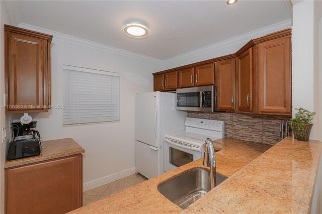 3 of 38 - 5141 W Oakland Park Blvd 307, Lauderdale Lakes, FL