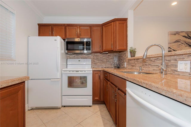 4 of 38 - 5141 W Oakland Park Blvd 307, Lauderdale Lakes, FL