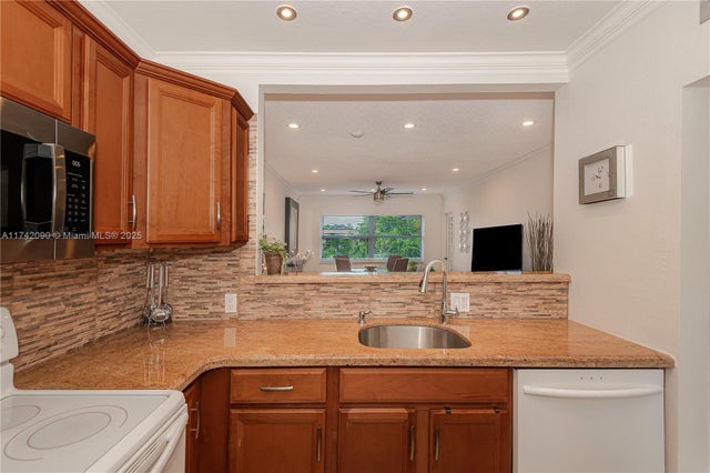 5 of 38 - 5141 W Oakland Park Blvd 307, Lauderdale Lakes, FL