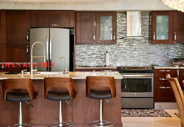 3 of 22 - 19900 E Country Club Dr 620, Aventura, FL