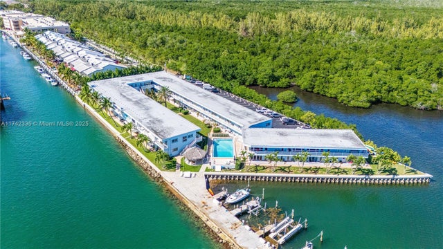 2 of 40 - 2700 Ne 135th St 32, North Miami, FL