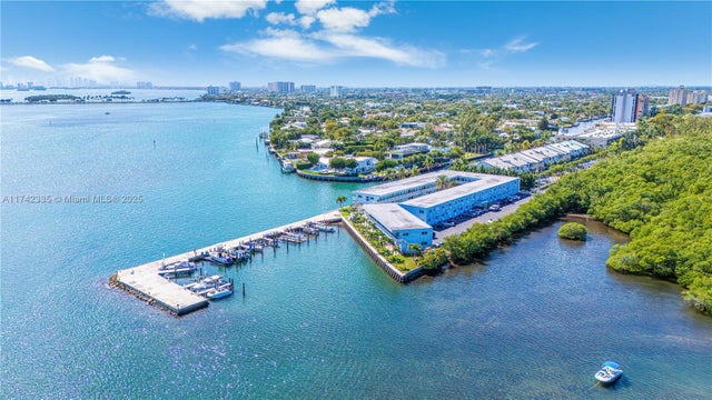 5 of 40 - 2700 Ne 135th St 32, North Miami, FL