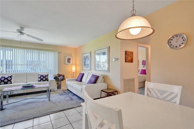 3 of 38 - 110 South Blvd 1a, Boynton Beach, FL