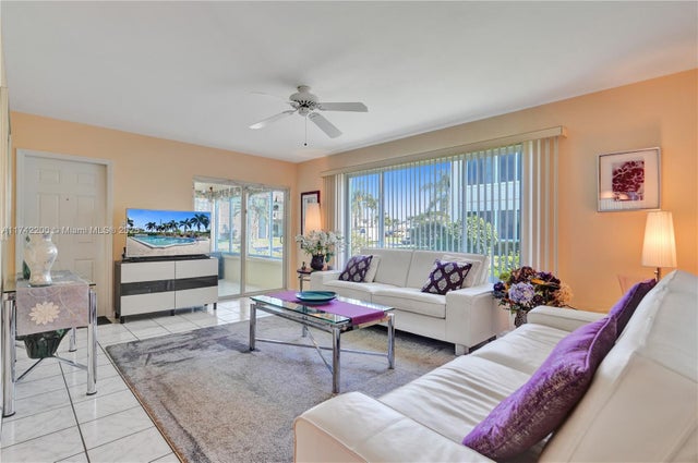 4 of 38 - 110 South Blvd 1a, Boynton Beach, FL