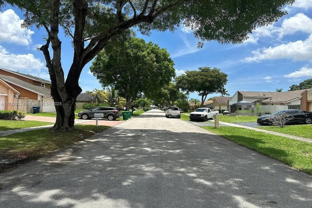 2 of 2 - 6920 Nw 45th St, Lauderhill, FL
