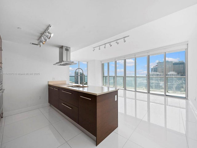 1 of 32 - 495 Brickell Ave 1801, Miami, FL