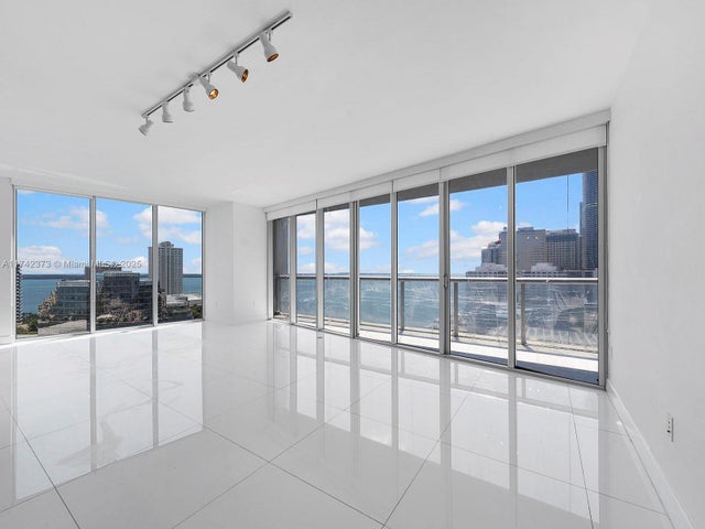 4 of 32 - 495 Brickell Ave 1801, Miami, FL