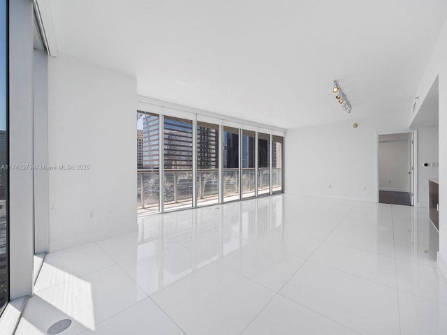 5 of 32 - 495 Brickell Ave 1801, Miami, FL
