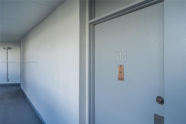 4 of 30 - 3475 N Country Club Dr 314, Aventura, FL