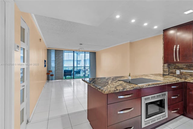 5 of 30 - 3475 N Country Club Dr 314, Aventura, FL