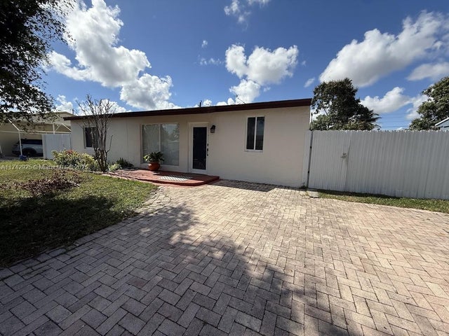 3 of 46 - 2271 Sw 42nd Way, Fort Lauderdale, FL