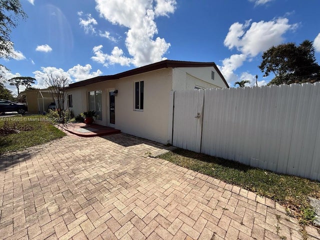4 of 46 - 2271 Sw 42nd Way, Fort Lauderdale, FL