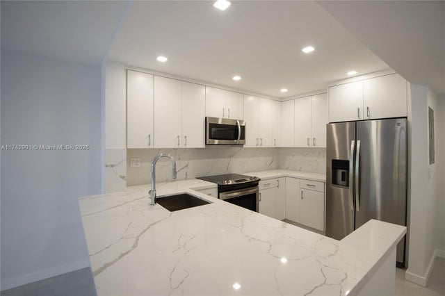 3 of 13 - 55 Ocean Lane Dr 1026, Key Biscayne, FL