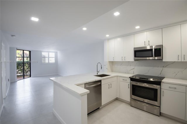4 of 13 - 55 Ocean Lane Dr 1026, Key Biscayne, FL