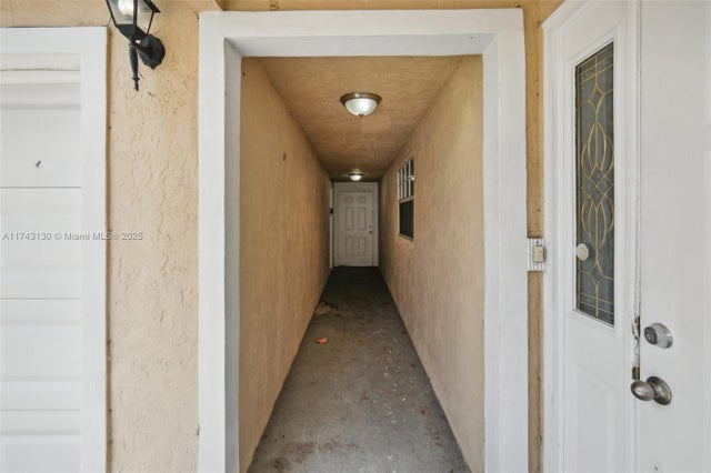 4 of 31 - 126 Barcelona Dr, Royal Palm Beach, FL