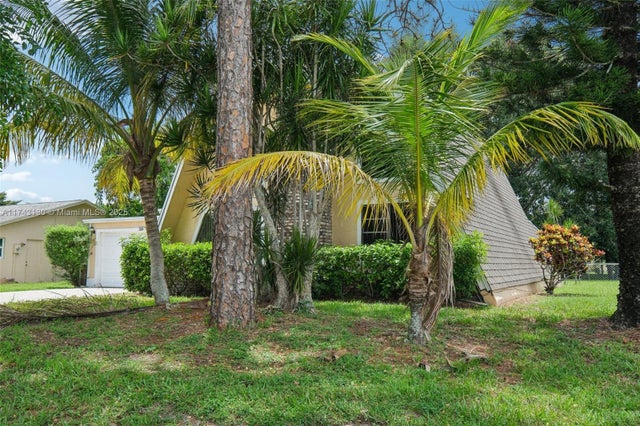 5 of 31 - 126 Barcelona Dr, Royal Palm Beach, FL