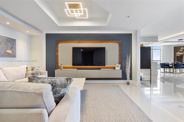 4 of 82 - 17301 Biscayne Blvd 2302, North Miami Beach, FL