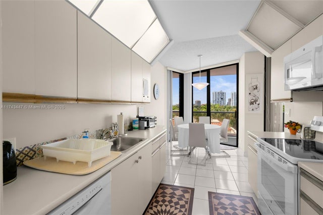 5 of 59 - 20281 E Country Club Dr 403, Aventura, FL