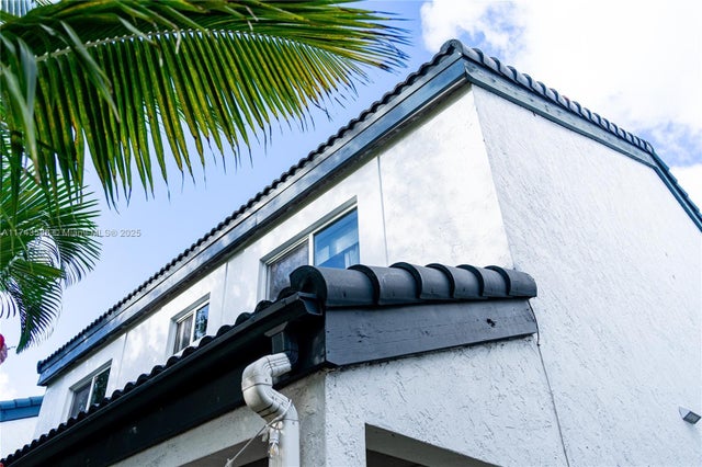 5 of 36 - 220 Ne 211th St, Miami, FL