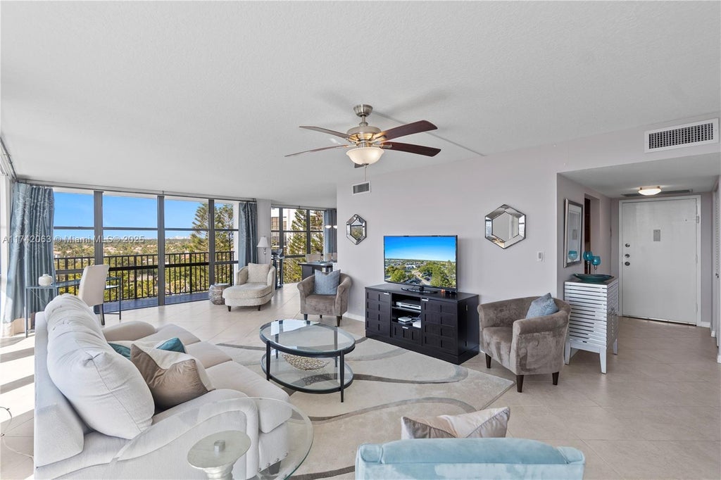 800 Parkview Dr 909, Hallandale Beach