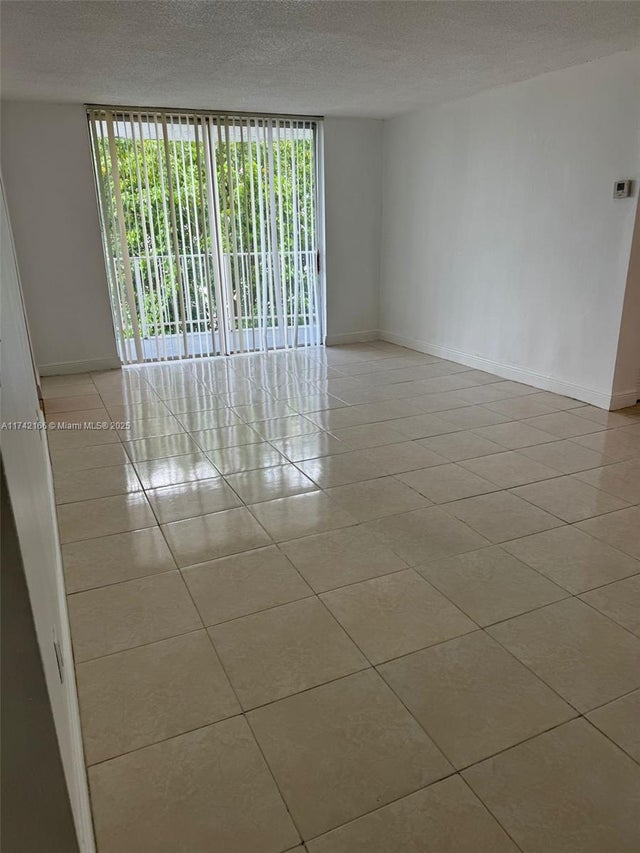 3 of 12 - 484 Nw 165th St Rd A-516, Miami, FL