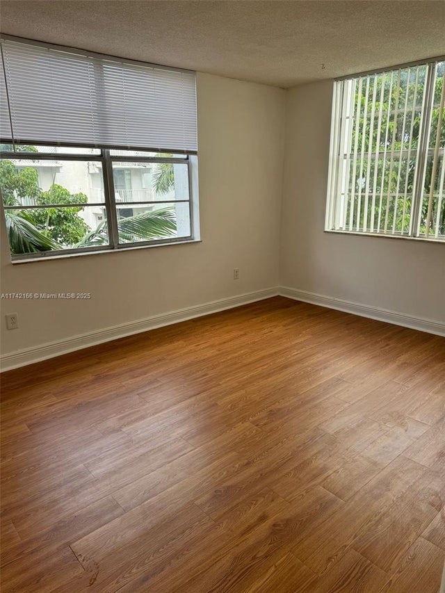 4 of 12 - 484 Nw 165th St Rd A-516, Miami, FL