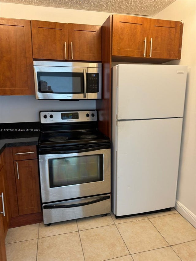 5 of 12 - 484 Nw 165th St Rd A-516, Miami, FL