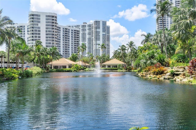 1 of 33 - 19195 Ne 36th Ct 2302, Aventura, FL