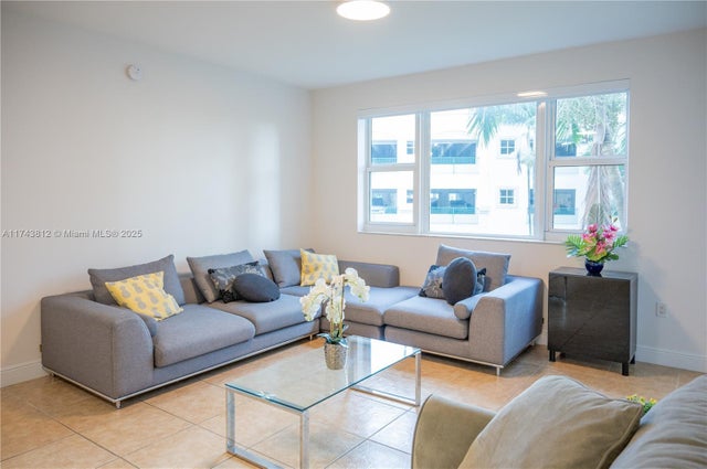 2 of 33 - 19900 E Country Club Dr 318, Aventura, FL
