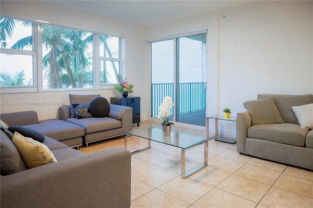 3 of 33 - 19900 E Country Club Dr 318, Aventura, FL