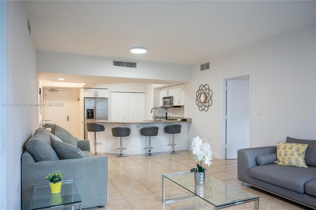 5 of 33 - 19900 E Country Club Dr 318, Aventura, FL