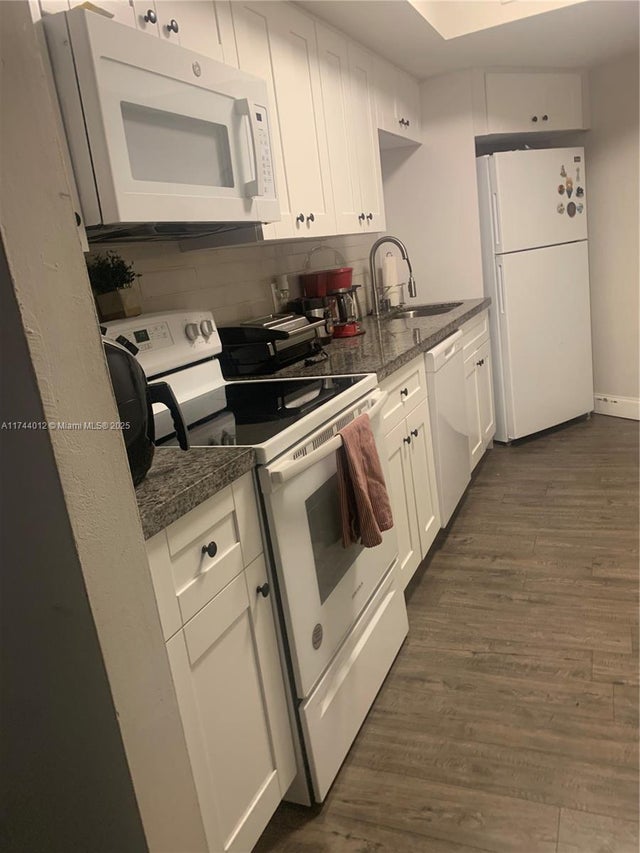 2 of 16 - 505 Spencer Dr 101, West Palm Beach, FL