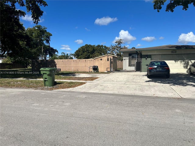 2 of 27 - 8431 Nw 19th St, Pembroke Pines, FL