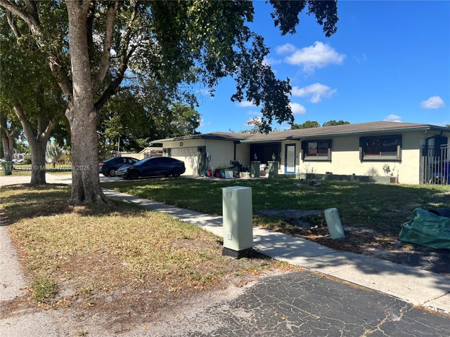 3 of 27 - 8431 Nw 19th St, Pembroke Pines, FL