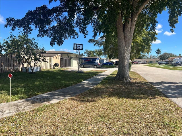 4 of 27 - 8431 Nw 19th St, Pembroke Pines, FL