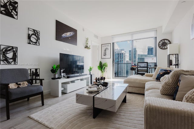 3 of 24 - 55 Sw 9th St 3005, Miami, FL