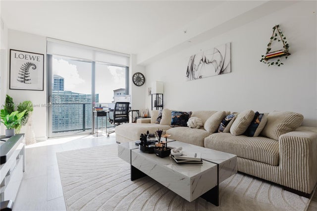 4 of 24 - 55 Sw 9th St 3005, Miami, FL
