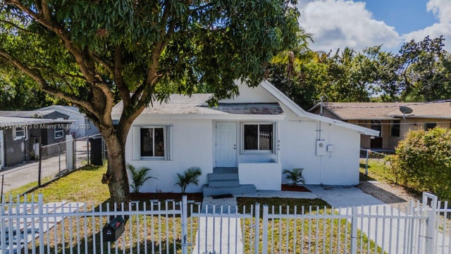 1 of 23 - 866 Nw 108th St, Miami, FL